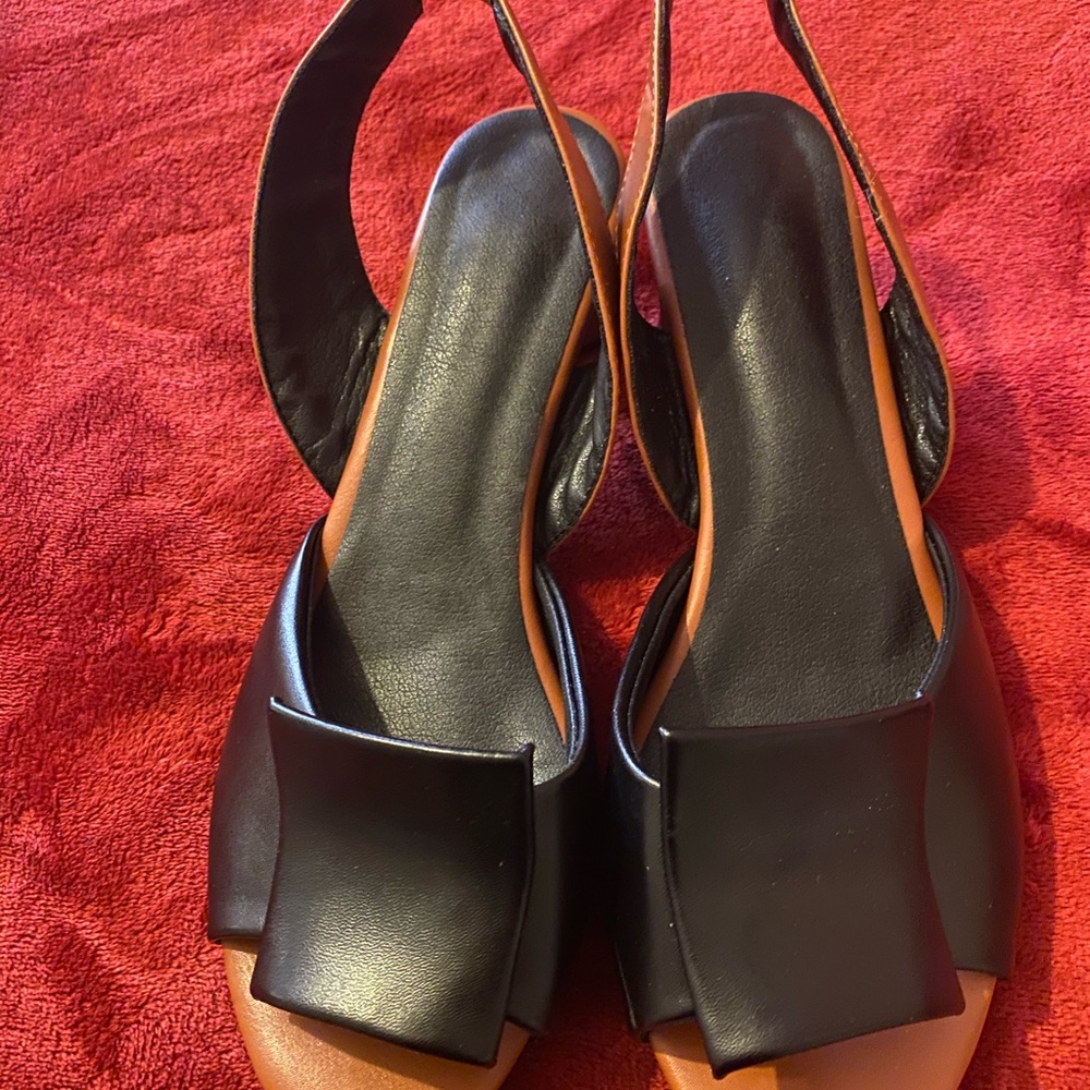 Sandals - Picture 9 of 10
